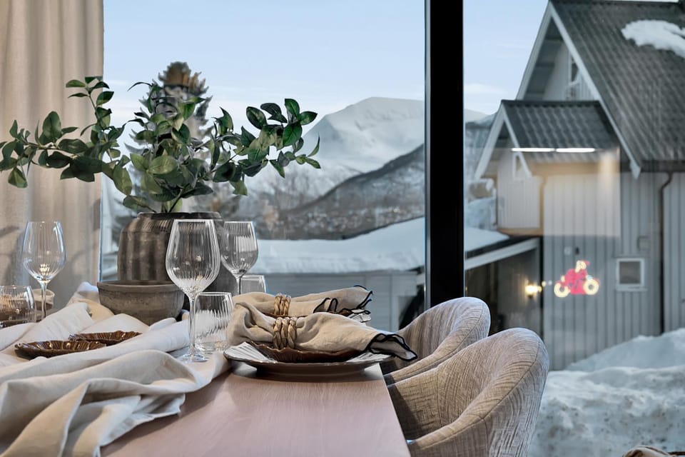 Modern and compact city villa with parking Apartment in Tromso