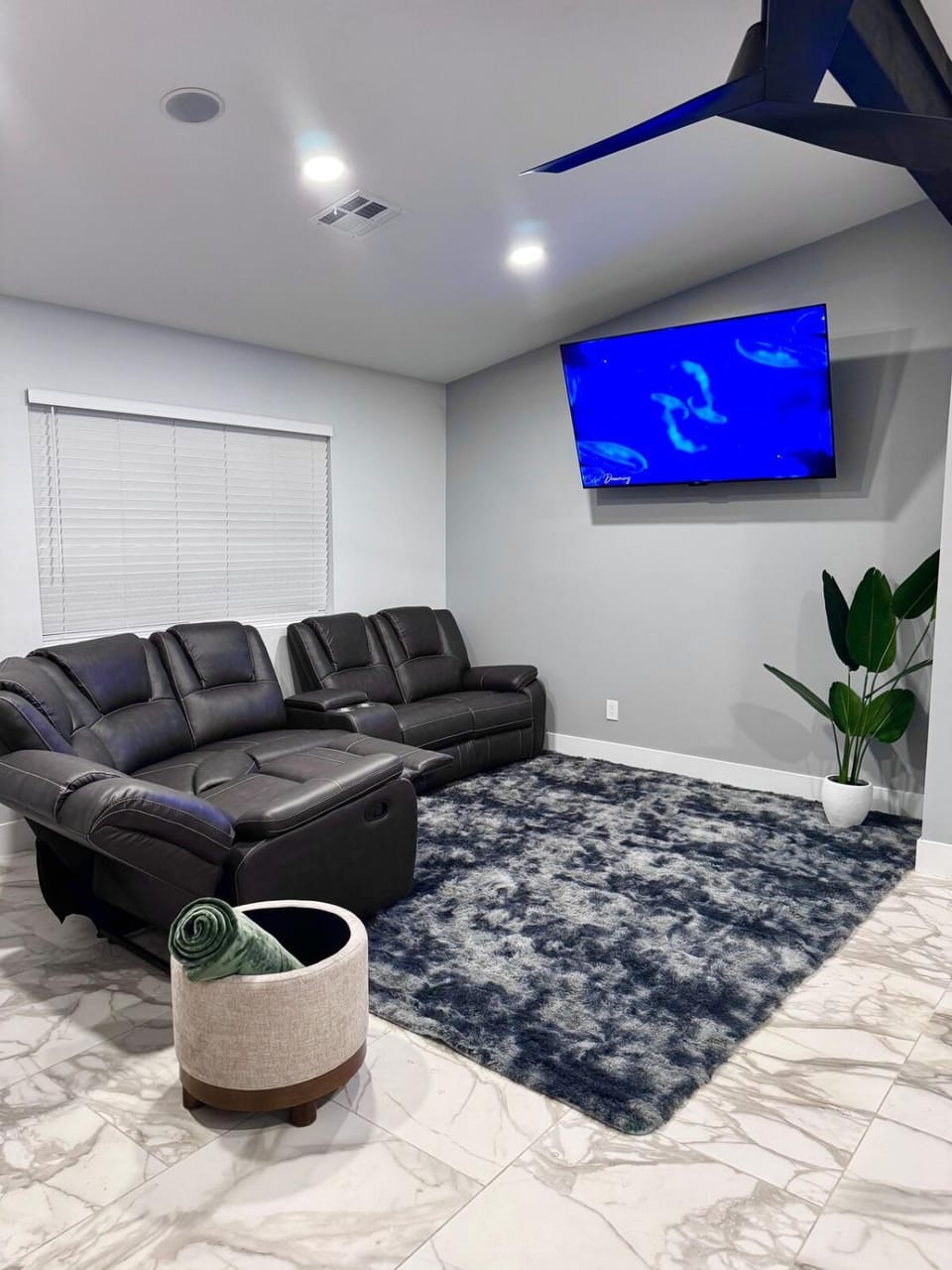TV and multimedia, Living room, Seating area