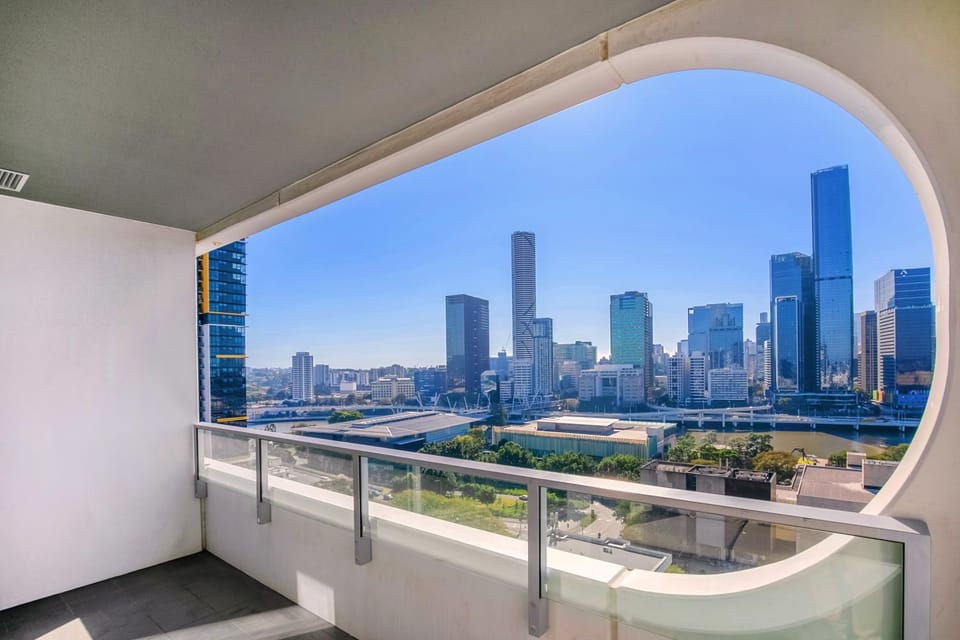 Stunning 1BR with Best Views and Fantastic Location! Apartment in Brisbane City