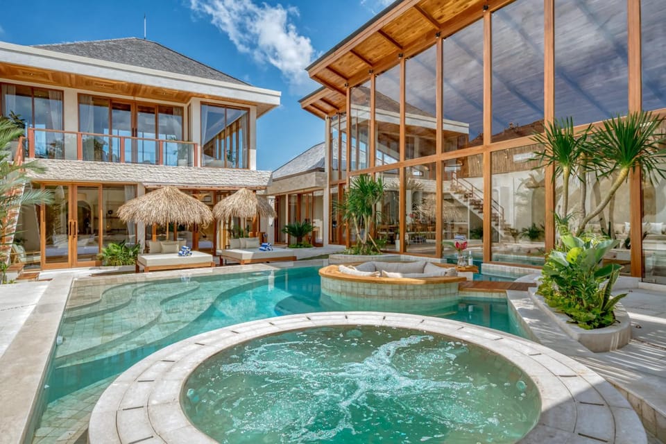 Villa Lima 8BDR Jacuzzi Sauna Ice-bath Cinema Villa in Kuta