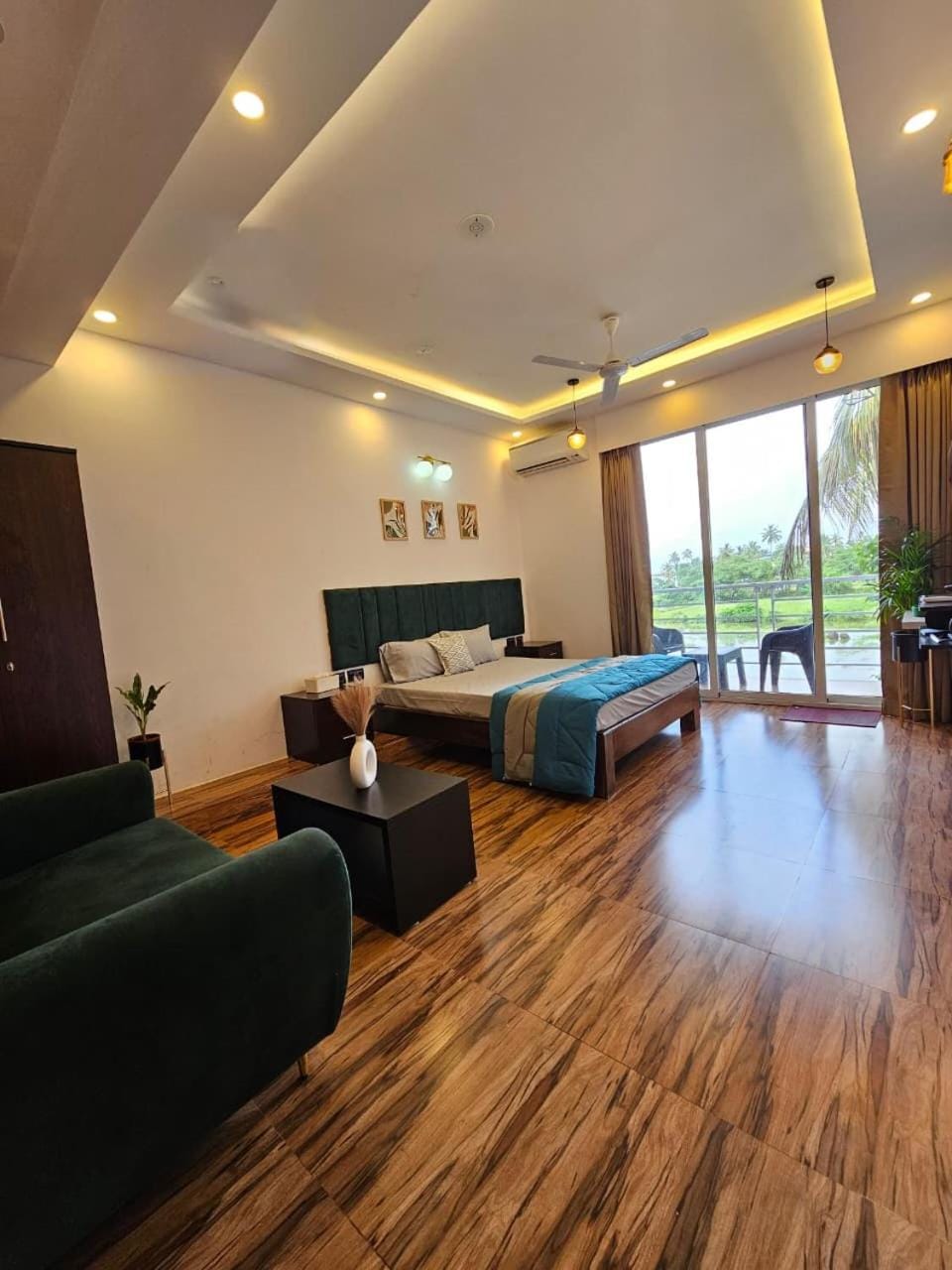 Photo of the whole room
