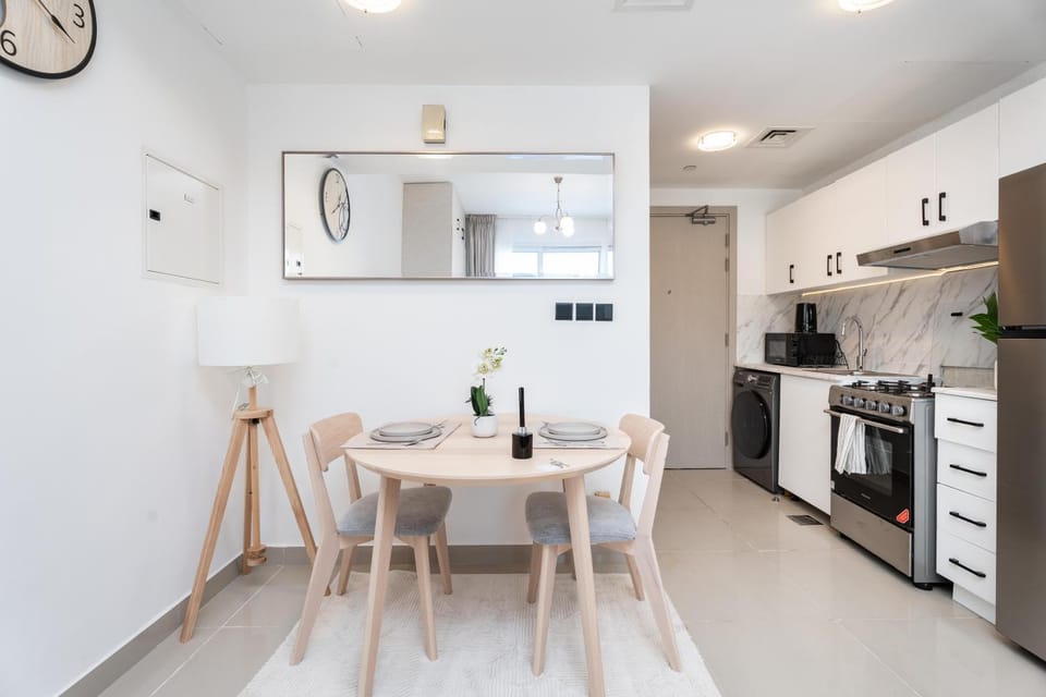 Kitchen or kitchenette, Dining area, oven