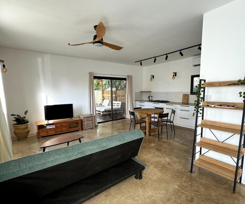 Cozy Farmhouse with Goats, Garden & Deck House in Haifa District