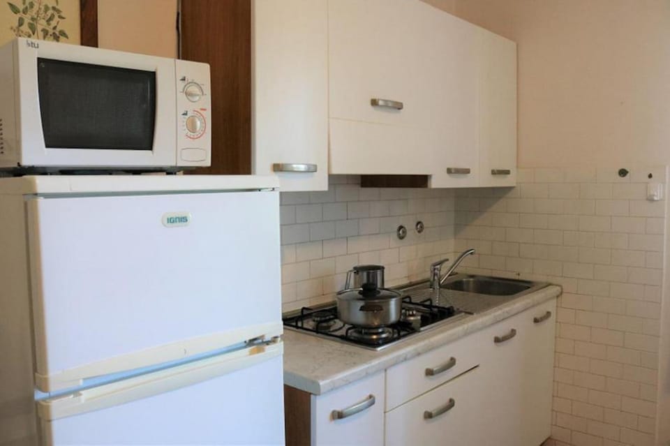 microwave, oven, kitchen