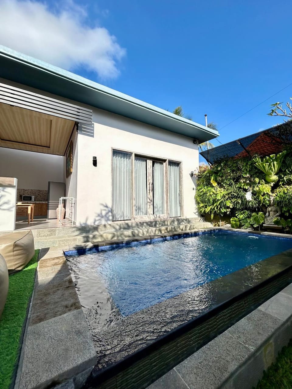 Property building, Day, Garden, Garden view, Pool view, Swimming pool