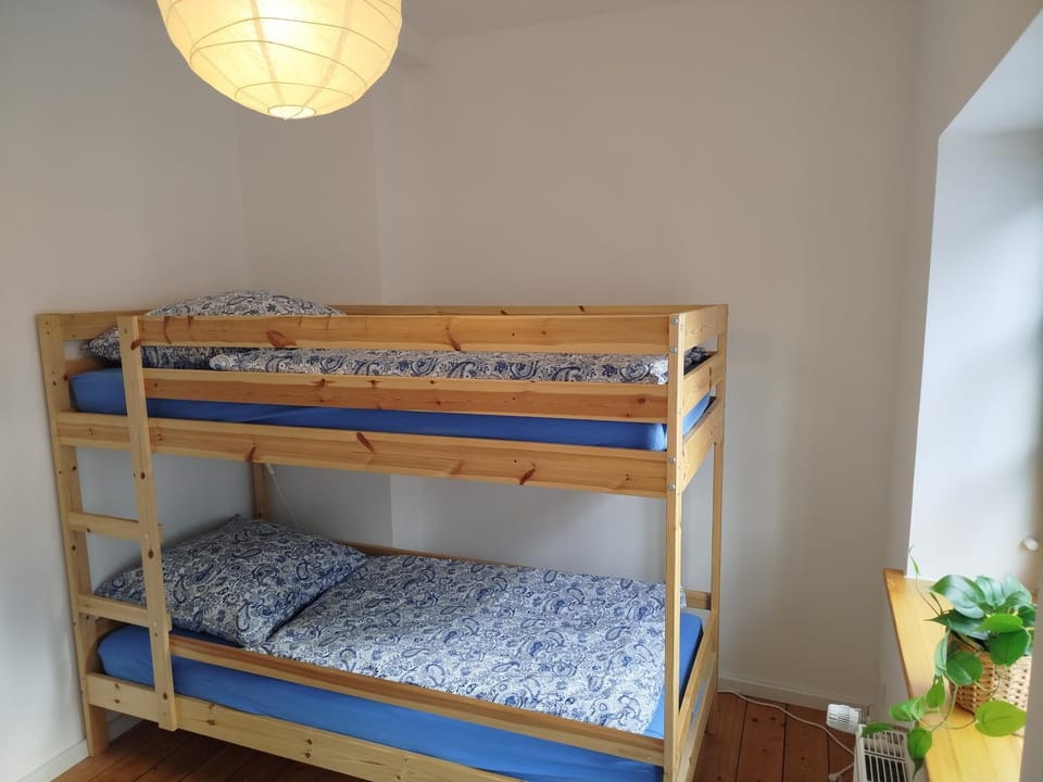 Bedroom, bunk bed