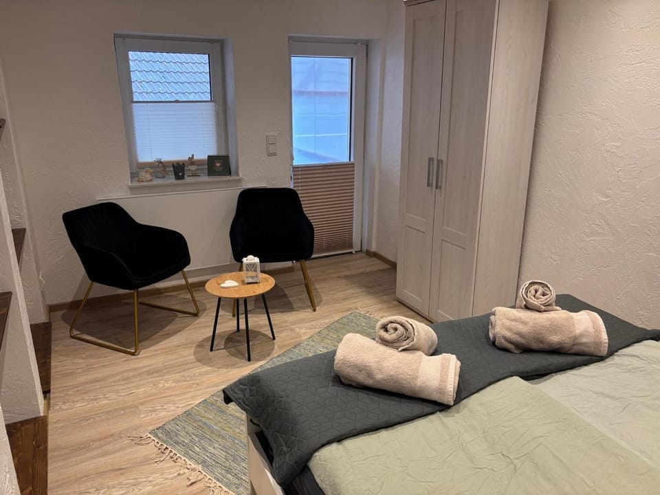 Bed, Photo of the whole room, Seating area, Bedroom
