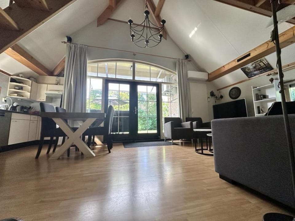 Kitchen or kitchenette, Dining area, pet friendly, stove