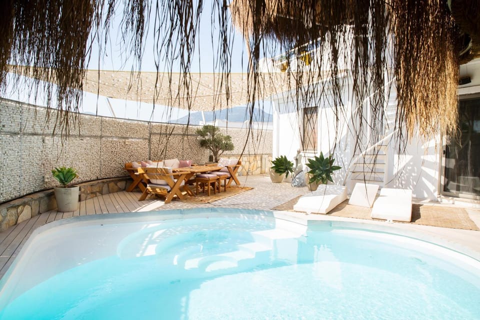 Day, Pool view, Swimming pool, sunbed