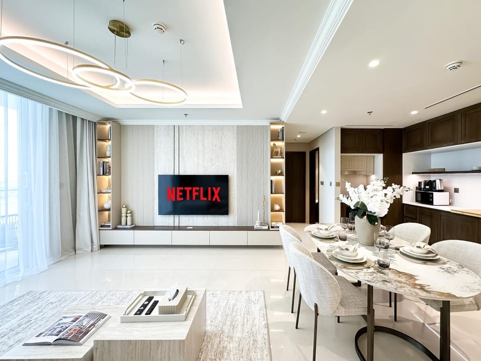 Trophy Stays - Coastal Luxe with Beach Access - 1BR Apartment in Dubai
