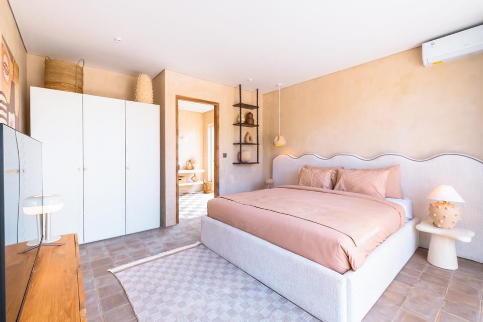 Bed, Bedroom, air conditioner