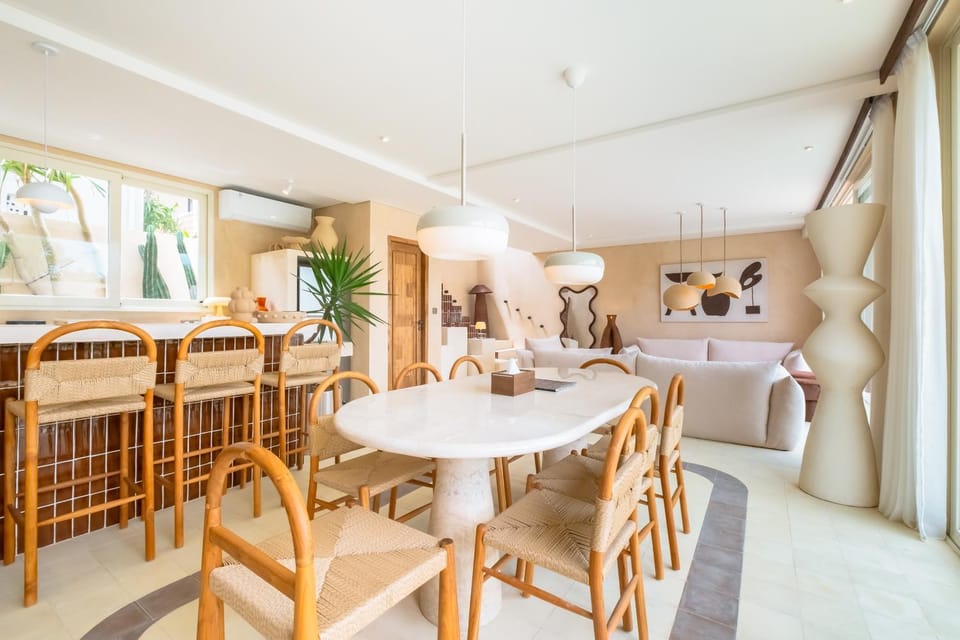 Seating area, Dining area, kitchen