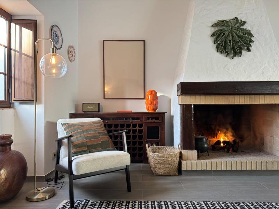Living room, Seating area, fireplace