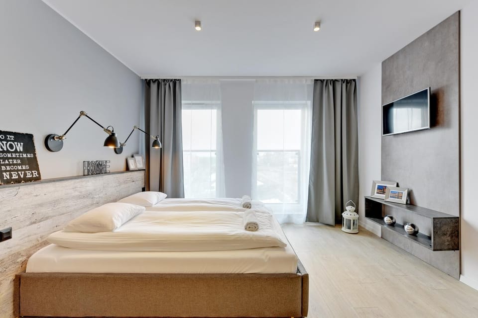 Bed, TV and multimedia, Photo of the whole room