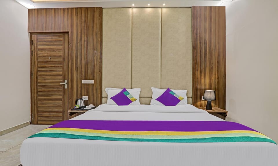 Bedroom, wardrobe