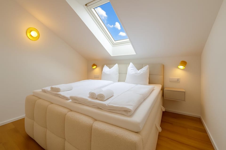 Bed, Photo of the whole room, Bedroom, towels
