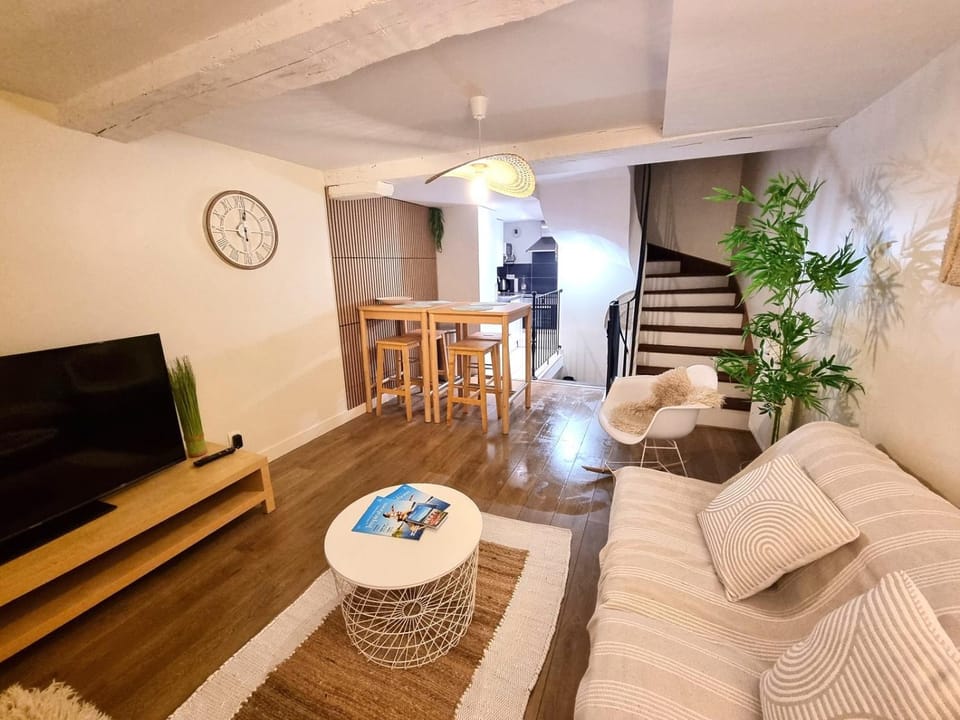 Communal lounge/ TV room, TV and multimedia, Living room, Seating area
