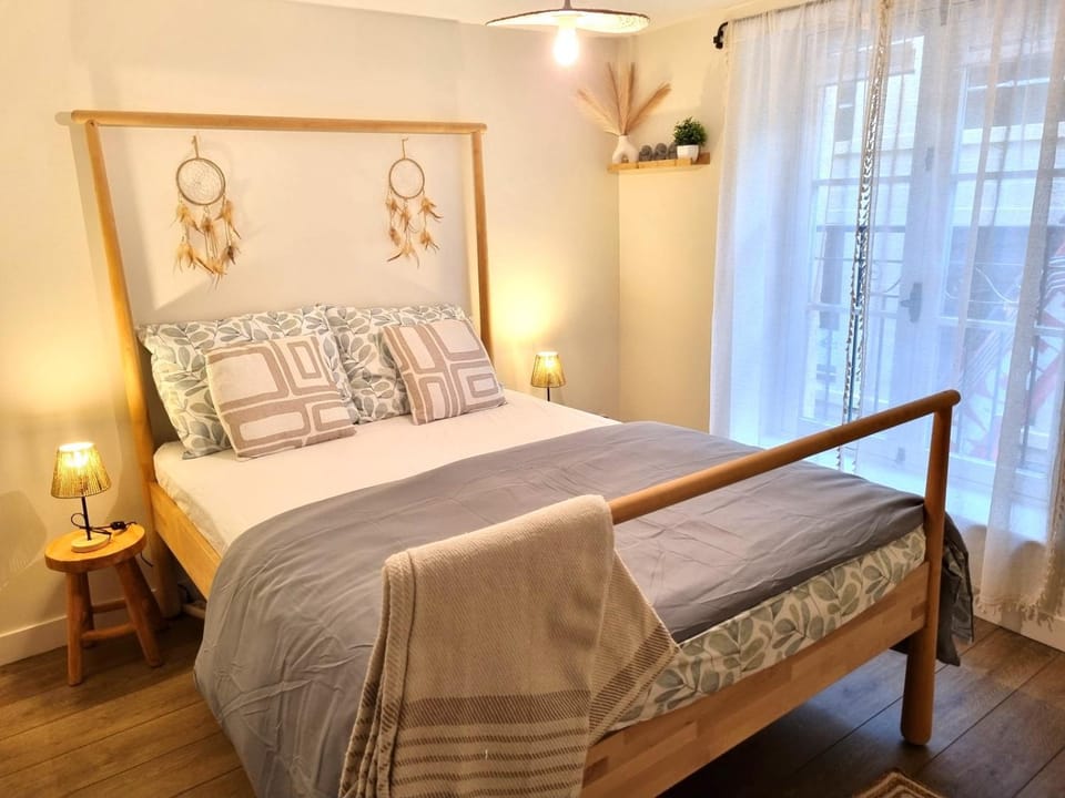 Bed, Photo of the whole room, Bedroom
