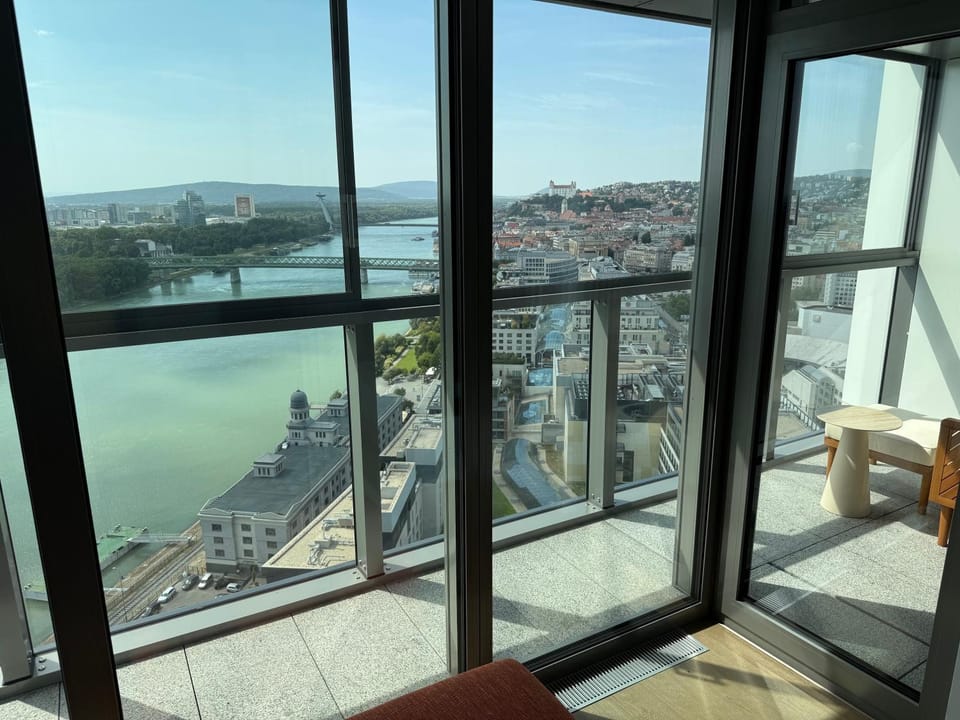 Balcony/Terrace, City view, River view