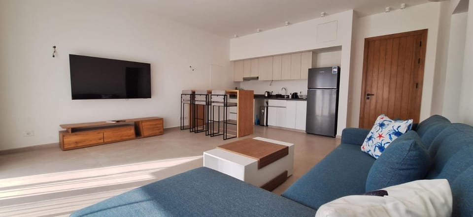 Communal lounge/ TV room, Bed, TV and multimedia, Kitchen or kitchenette, Living room, Photo of the whole room, Seating area, Evening entertainment, Bedroom, minibar, oven, stove