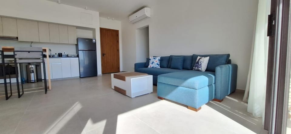 Bed, Kitchen or kitchenette, Living room, Seating area, Dining area, Bedroom, minibar, oven, stove
