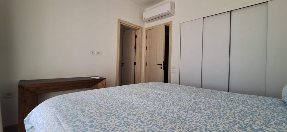 Bed, Photo of the whole room, Bedroom, wardrobe, air conditioner