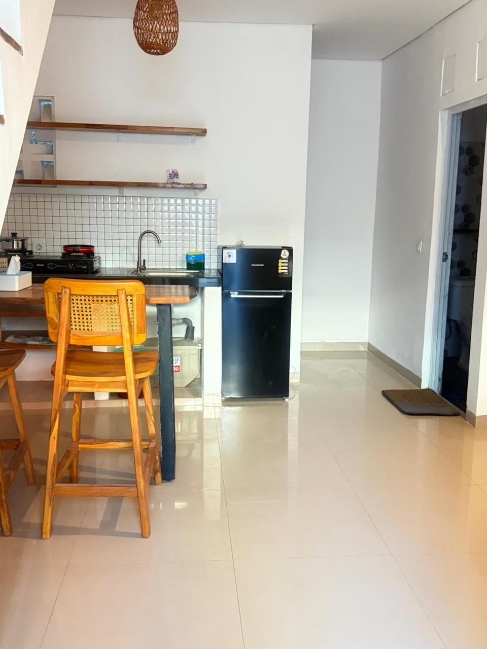 Kitchen or kitchenette, Dining area, stove