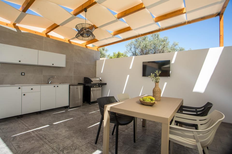 BBQ facilities, Dining area