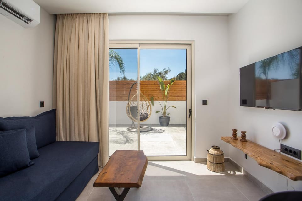 Living room, Seating area, air conditioner