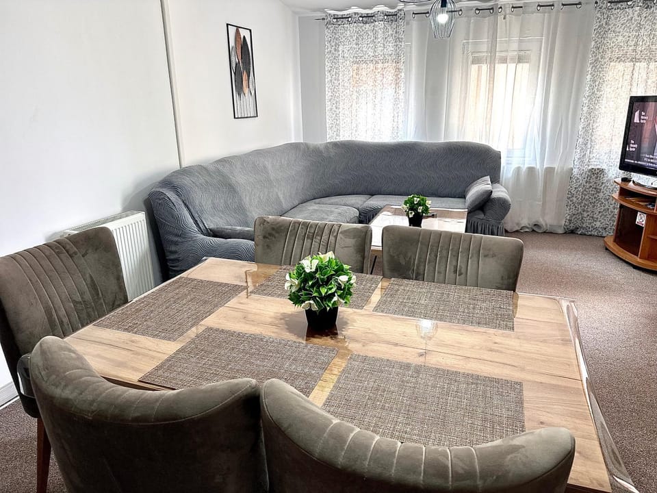 Communal lounge/ TV room, Living room, Seating area