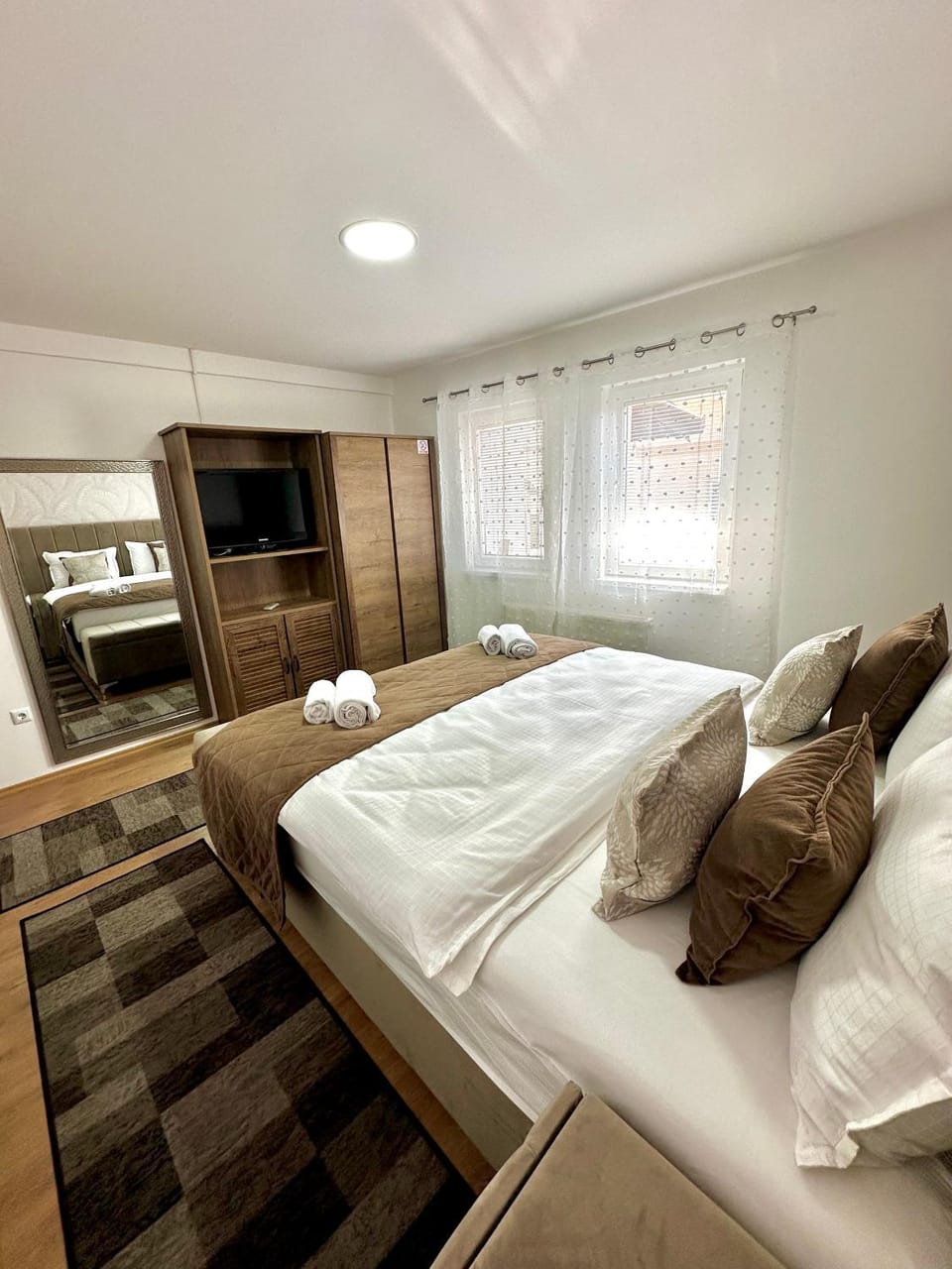 Bed, Bedroom, towels
