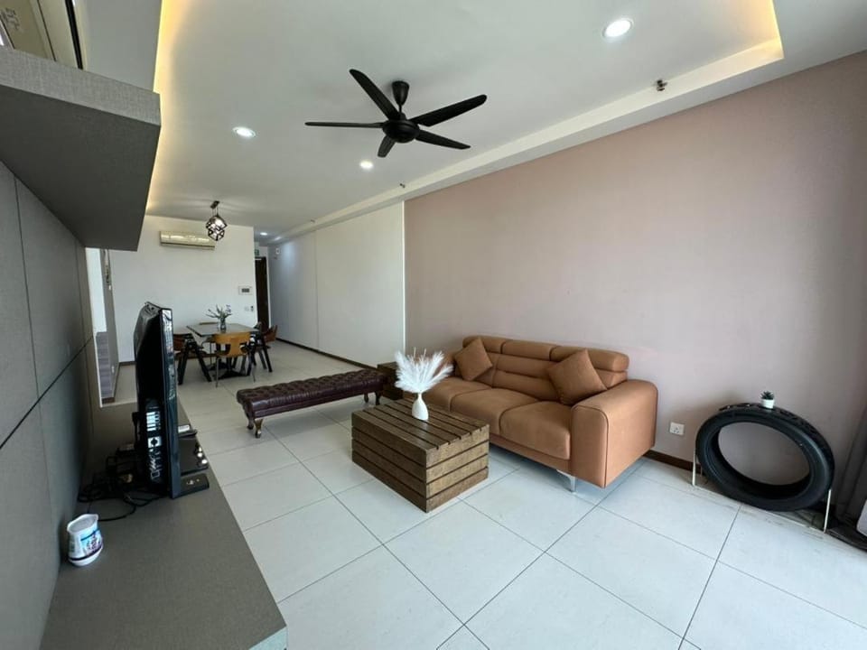 Spacious Comfy 8pax, 3 Bedroom, 2 Car Park, The Landmark Apartment in Tanjung Bungah