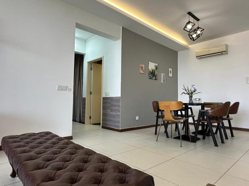 Spacious Comfy 8pax, 3 Bedroom, 2 Car Park, The Landmark Apartment in Tanjung Bungah