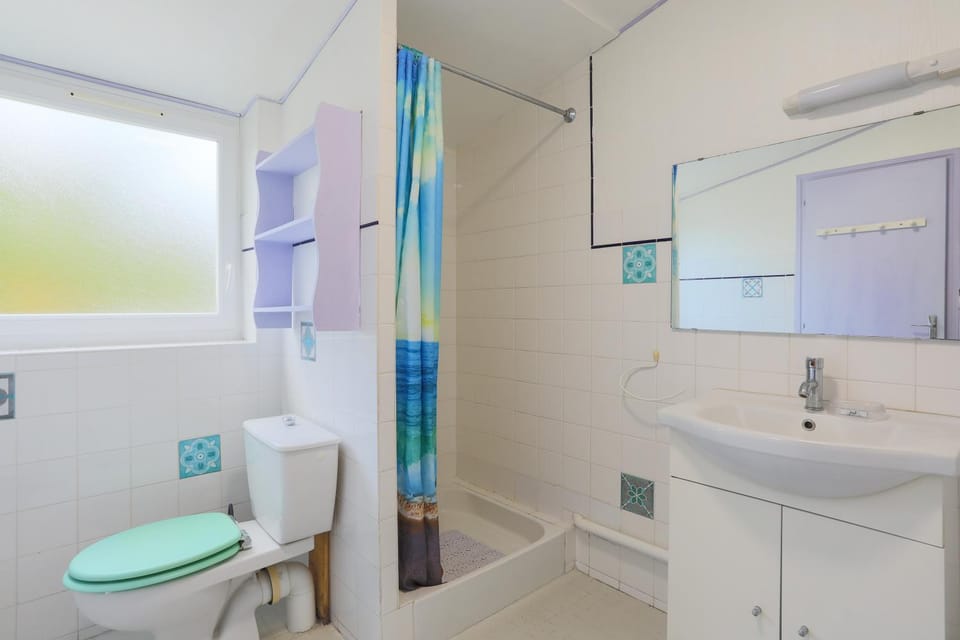 Bathroom, Living room