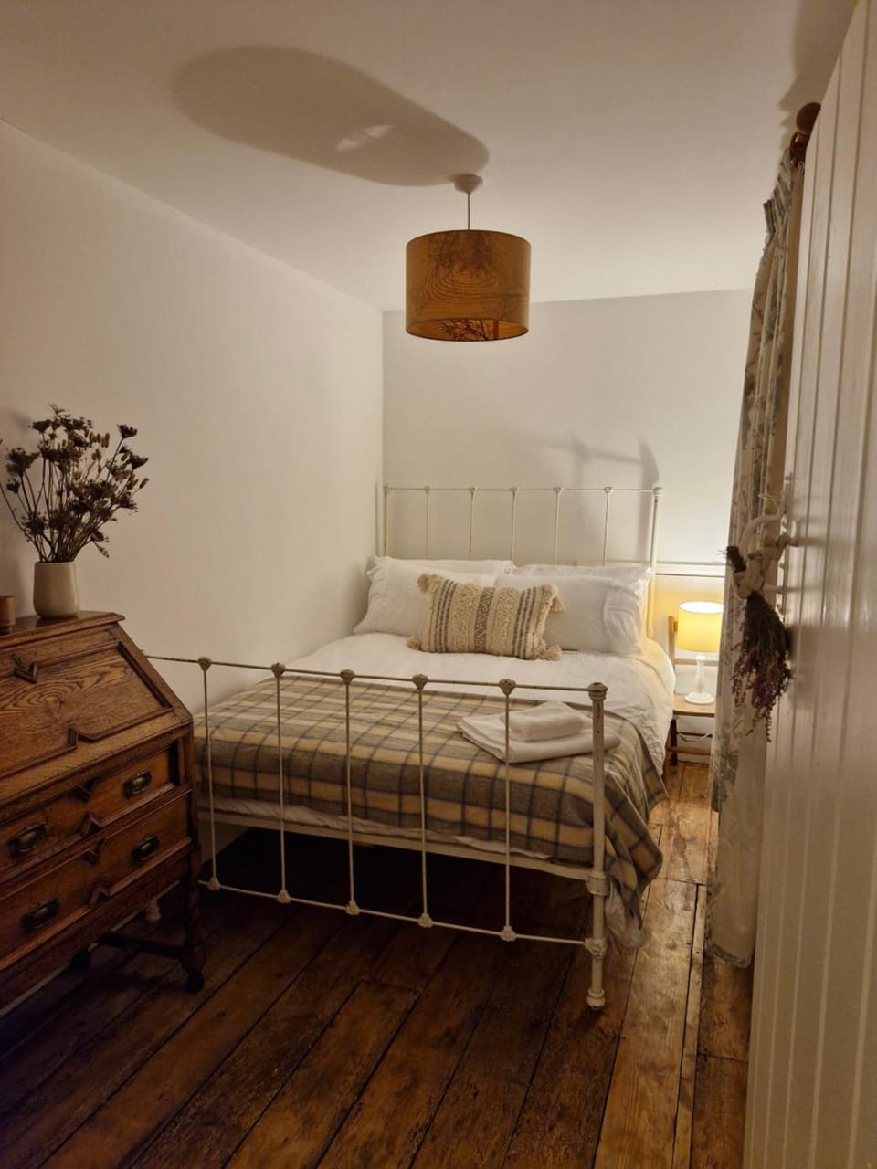 Rustic Welsh cottage House in Treflys