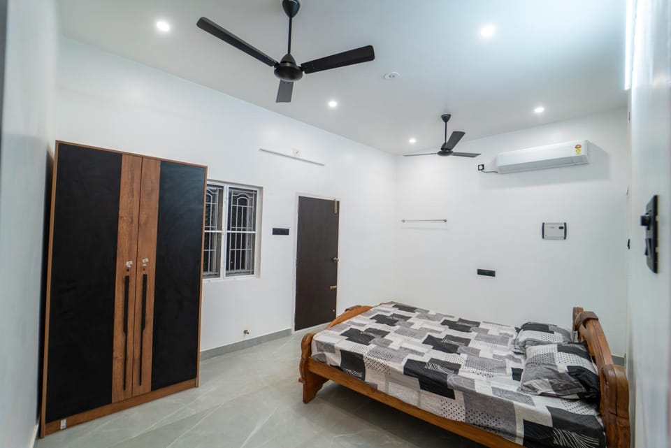 Bedroom, wardrobe