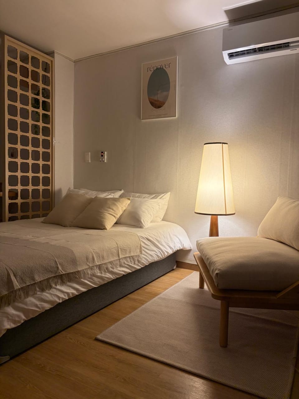 Emily's Vintage Wood Studio near COEX Samsung Stn - Warm Heart Apartment in Seoul