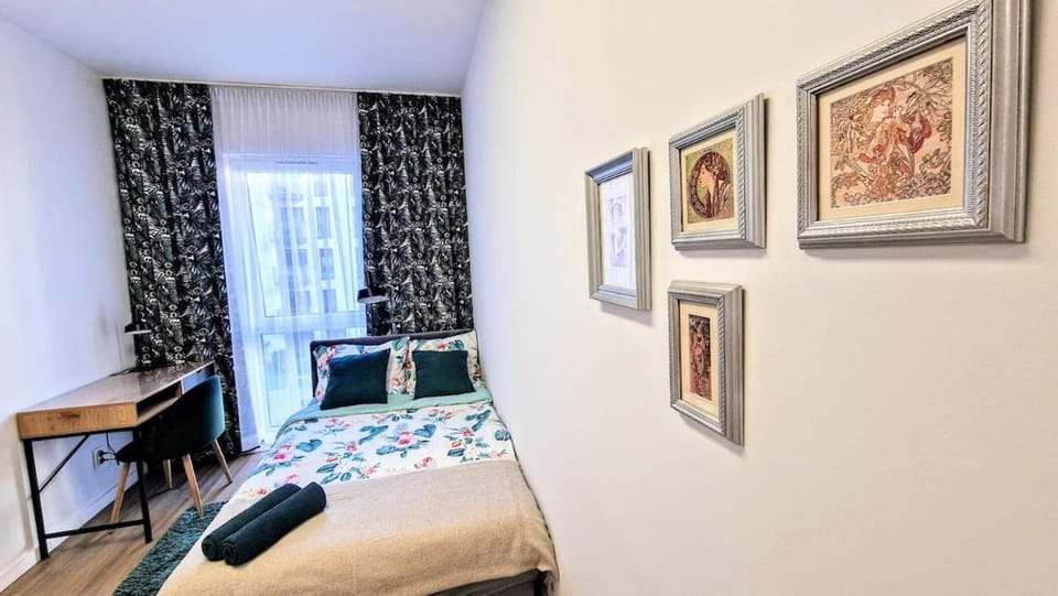 Bed, Photo of the whole room, Bedroom