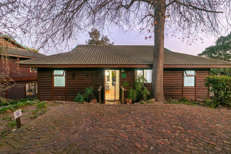 Knysna - Meerkat Manor Chalet in Knysna