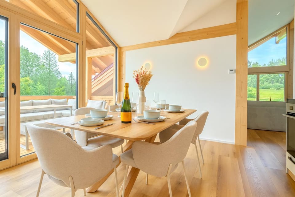 Dining area, kitchen