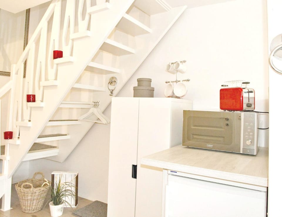 Kitchen or kitchenette, toaster