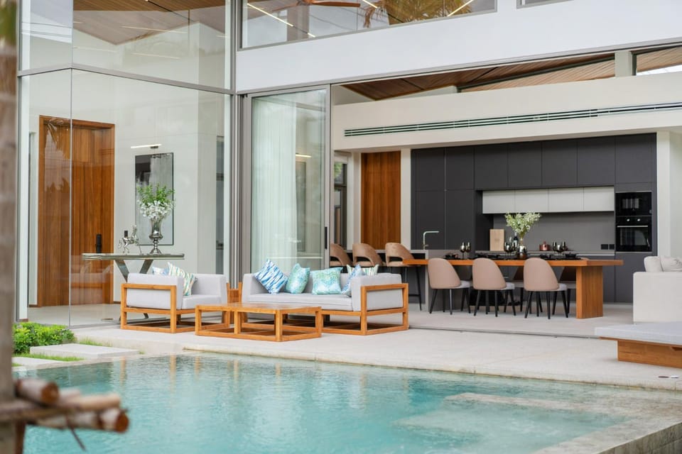 Balcony/Terrace, Seating area, Dining area, Pool view
