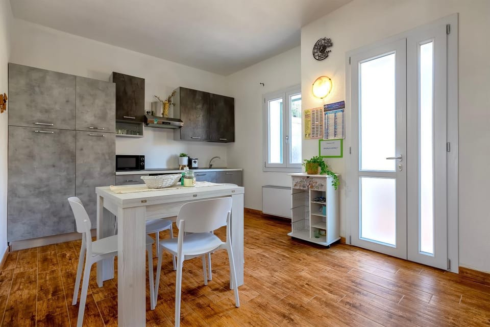 Property building, Kitchen or kitchenette, Living room