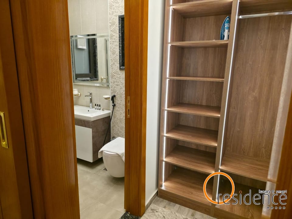 Shower, Toilet, Bathroom, wardrobe