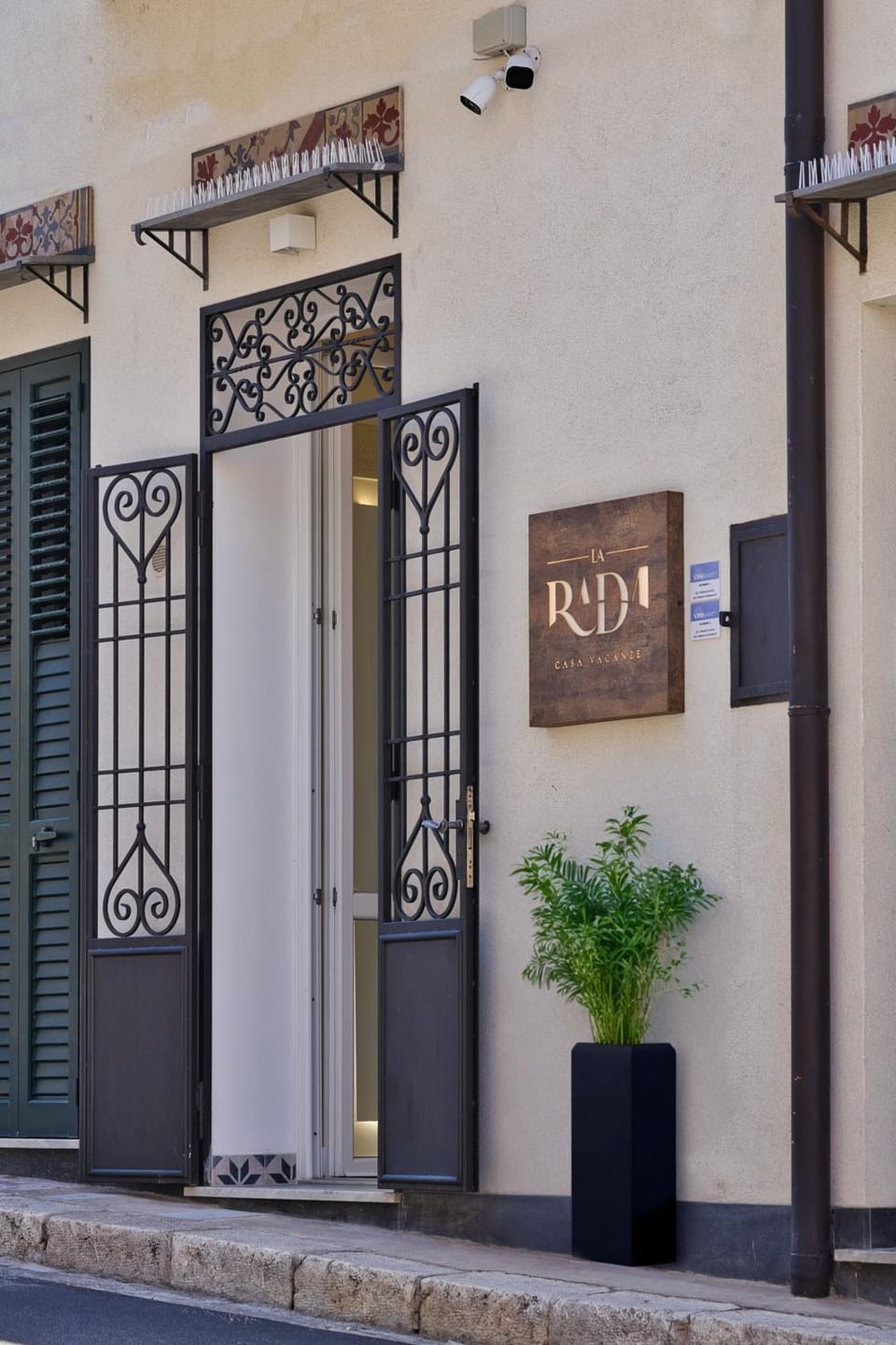 Property building, Facade/entrance