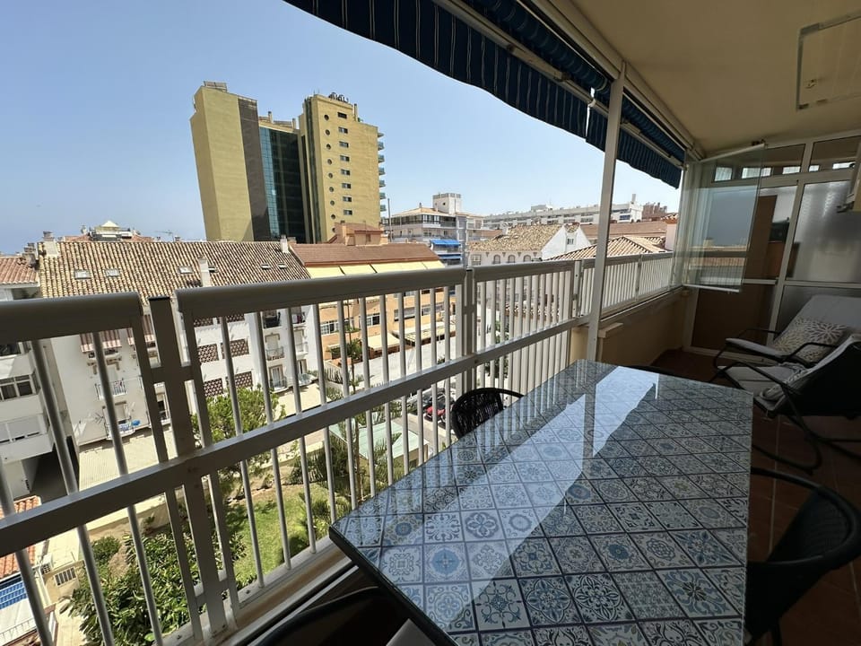 View (from property/room), Balcony/Terrace, Dining area, City view, Family