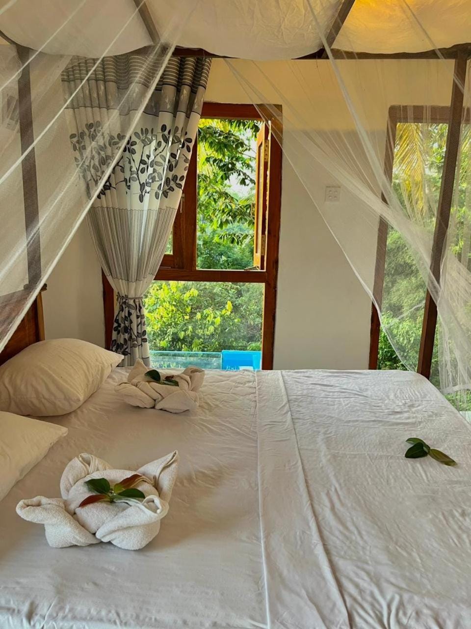 Bed, Bedroom, Garden view, towels