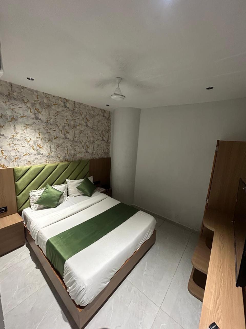 Hotel Pulse Hotel in Ahmedabad