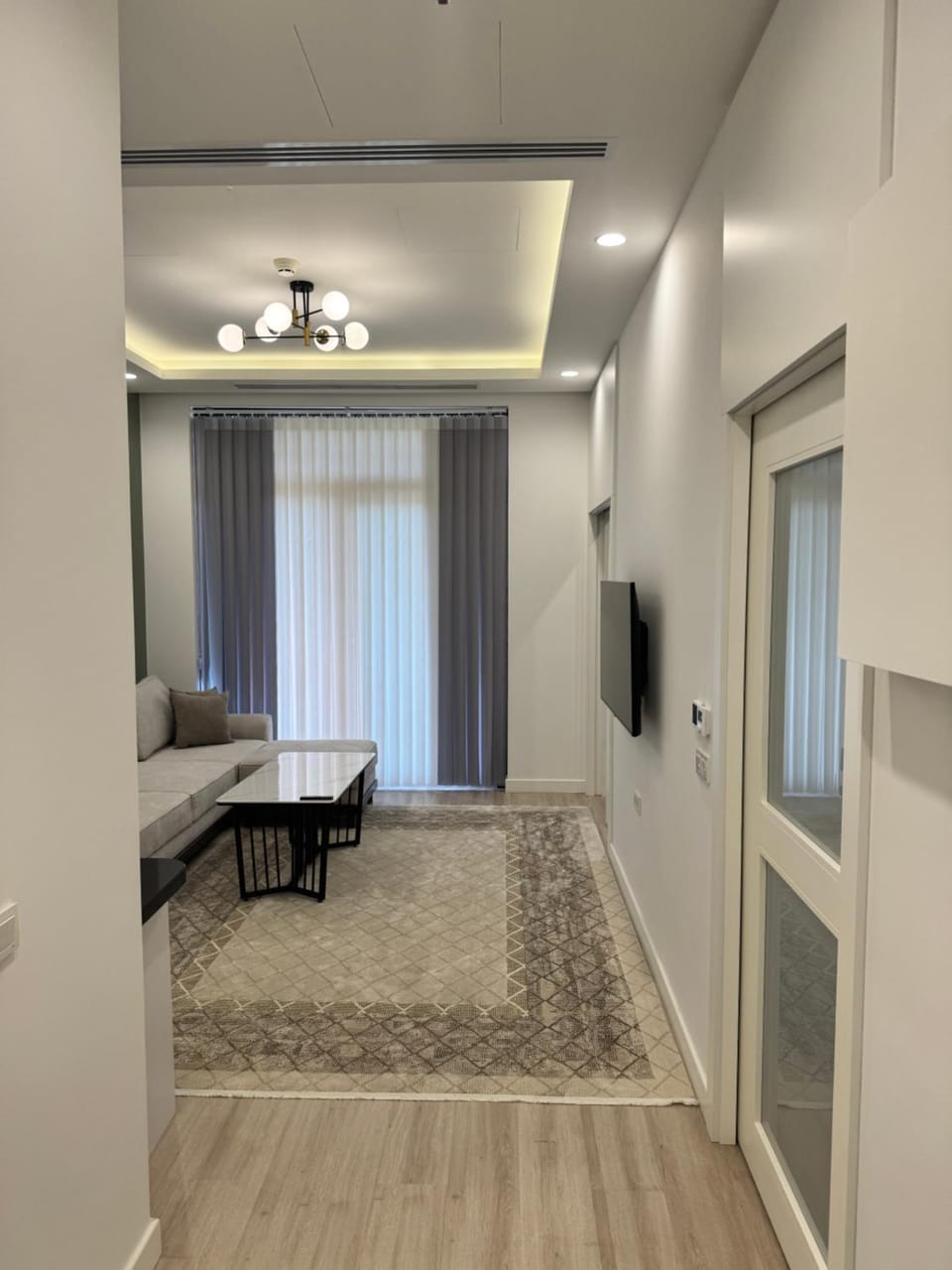 TV and multimedia, Living room, Seating area, Dining area