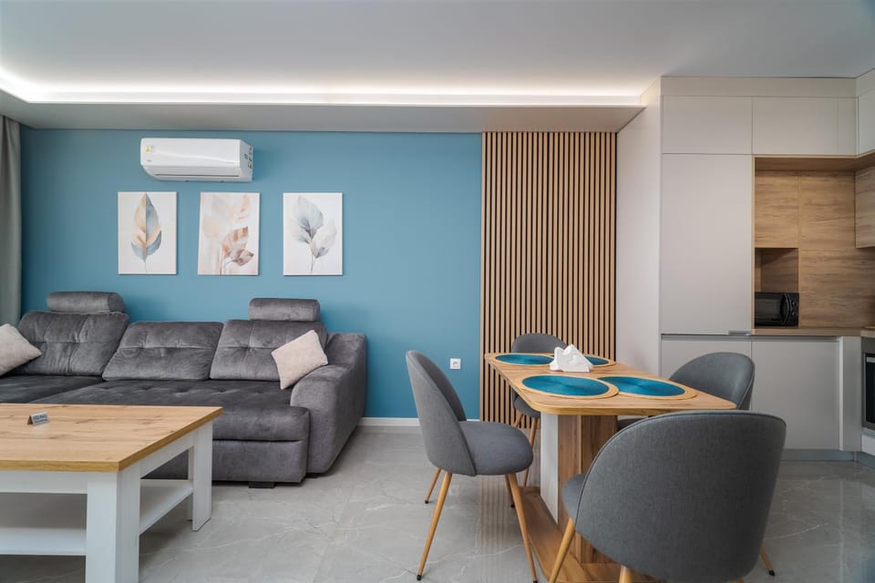 Kitchen or kitchenette, Living room, Seating area, Dining area, air conditioner